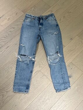 Women Zara Light Blue Denim Jeans with Contrast Stitching